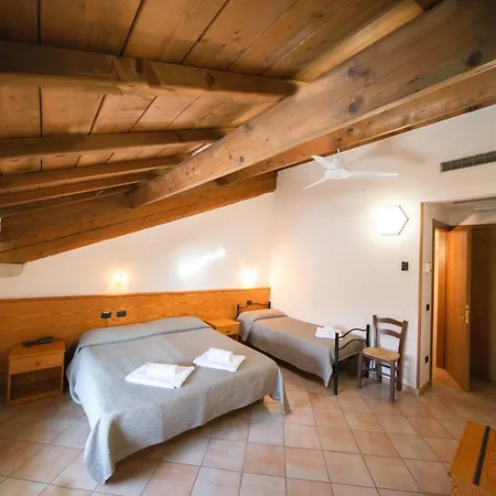 Otel Al Platano Caprino Veronese