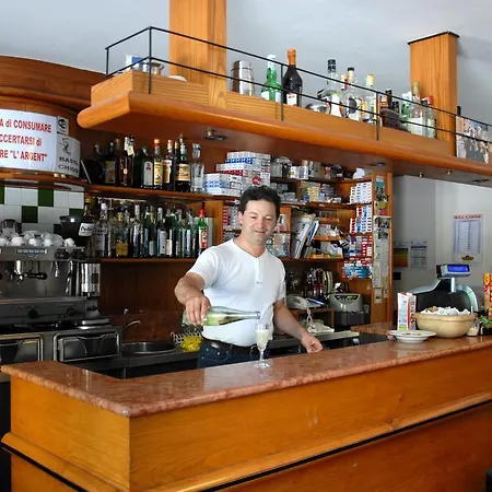 阿尔普拉塔诺酒店